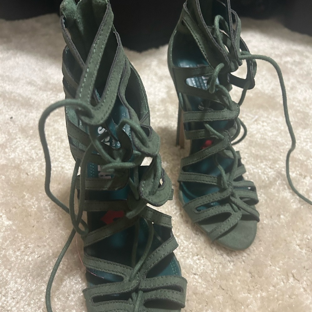 Chic Green Lace-Up Heels